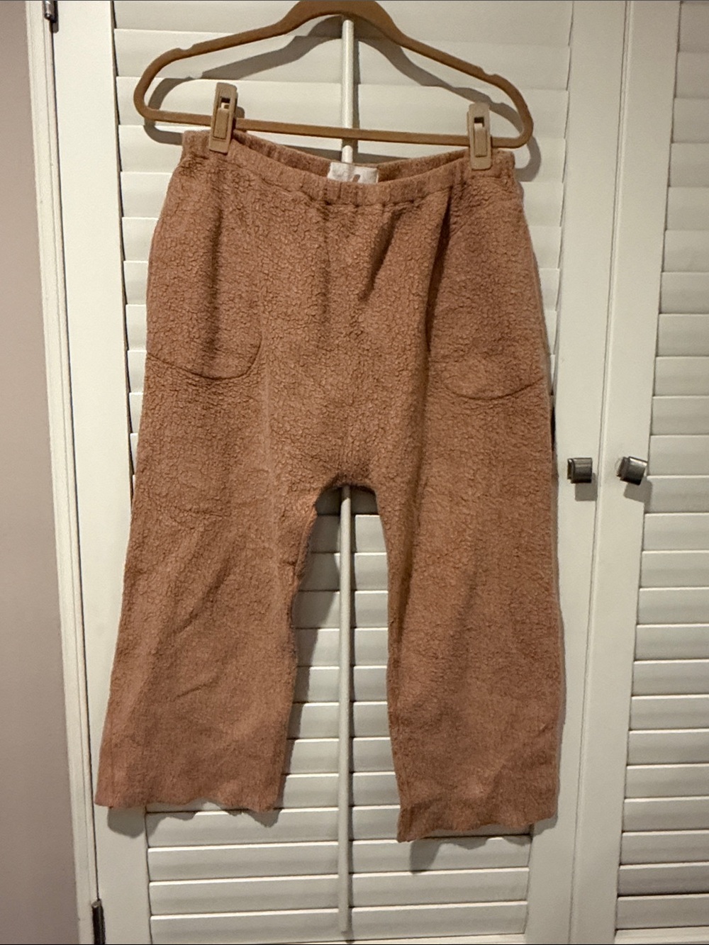 THE GREAT (sleep) Sherpa Cozy Plush Lounge Crop Pants in Camel / Tan, size 1